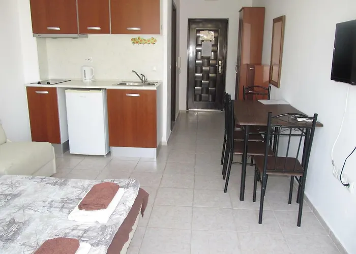 Cote D'azure 3* نيسيبار